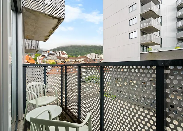 Modern & Spacious דירה